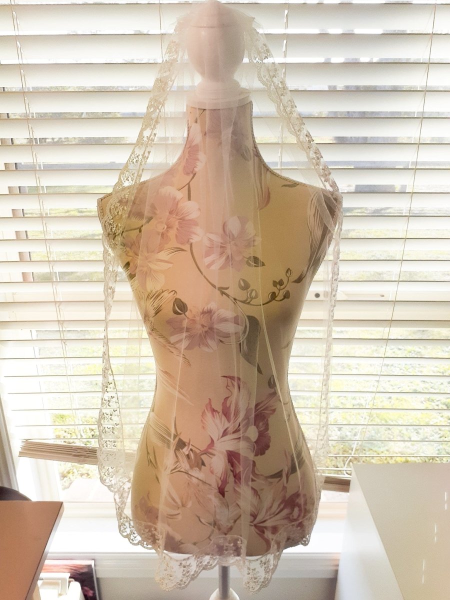 Ladies 45" Fingertip 1 tier White tulle Bridal Veil with lace - Julie Herbert Millinery