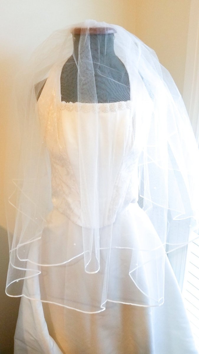 Ladies Ivory 2 tier 45" Fingertip tulle Bridal veil with ribbon edging - Julie Herbert Millinery